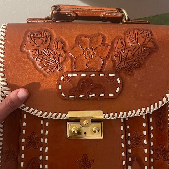 Traditional Mexican Hand Engraved Tan Brown leather Crossbody Bag 9.5 x 12 in - Picture 7 of 7